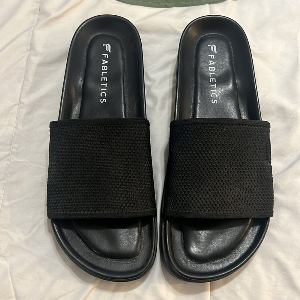 Fabletics Hat and Slides bundle NEW - Picture 2 of 11
